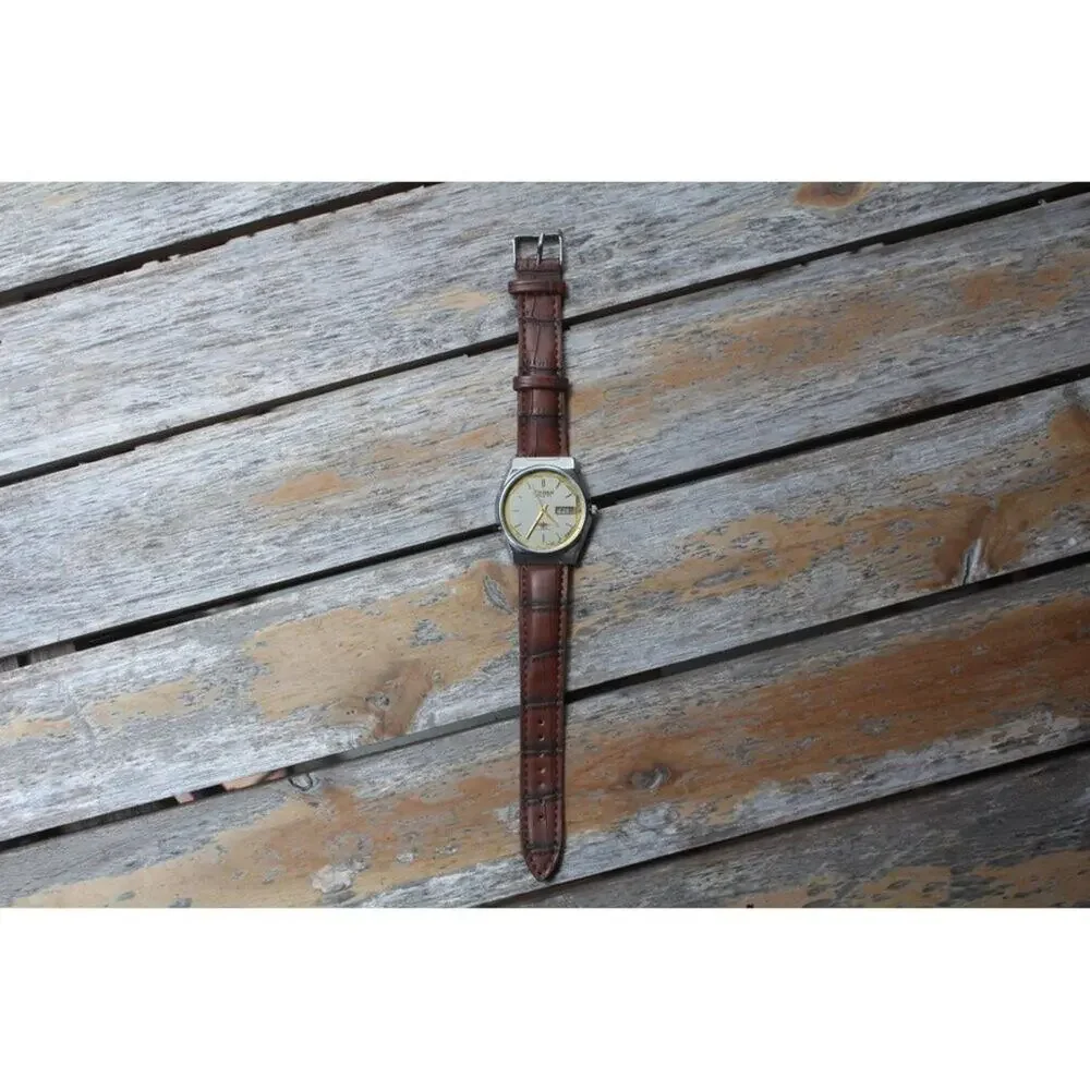 Vintage 1975  Citizen Automatic Mens Silver Watch W/daydate & Gold accents